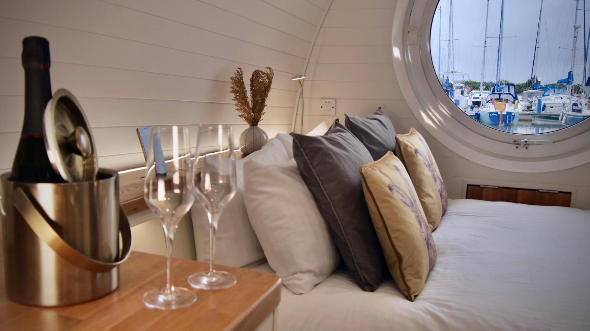 Hotel Sea Breeze Ark 900 Emsworth Esterno foto